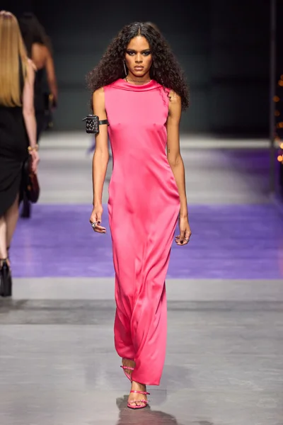 Look 15